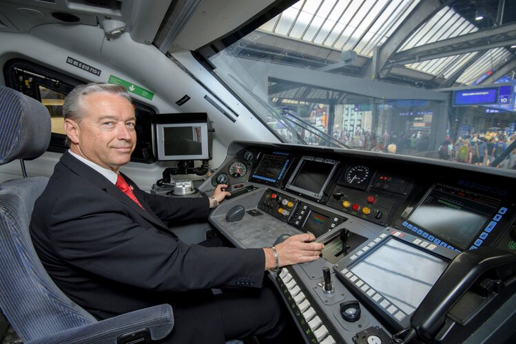 Die Betonröhre zum Mittelpunkt der Erde