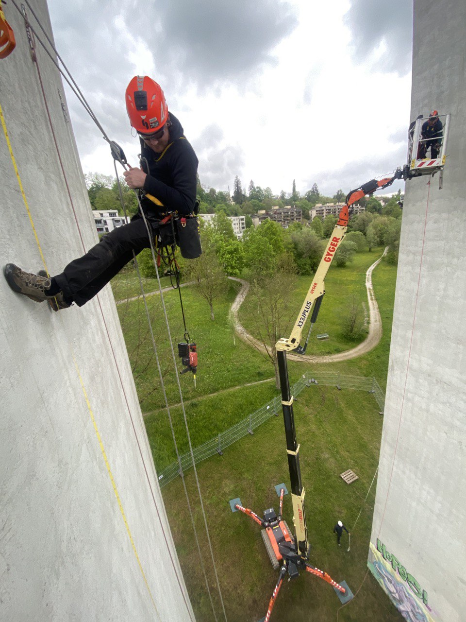 Impressionen des Industriekletterers Janick Badertscher