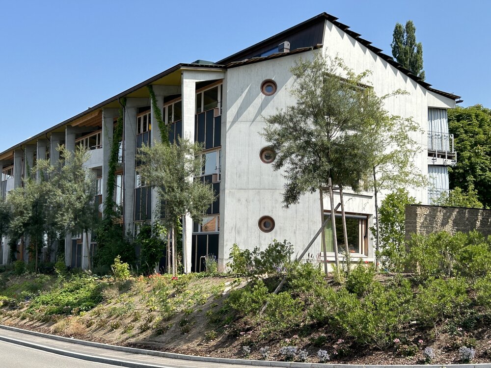 Luftiges Wohnen im landschaftlichen Garten