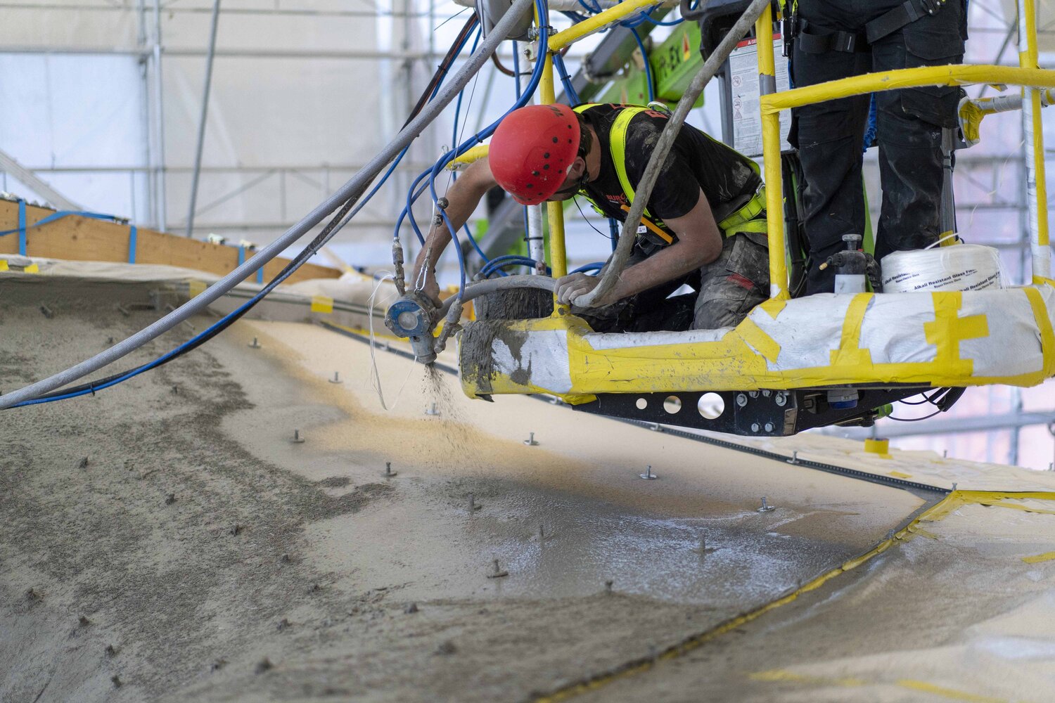 HiLo Construction: Die erste Schicht Beton wird auf die Textilschalung gespr&uuml;ht. Foto: ETH Z&uuml;rich, Block Research Group, Juney Lee