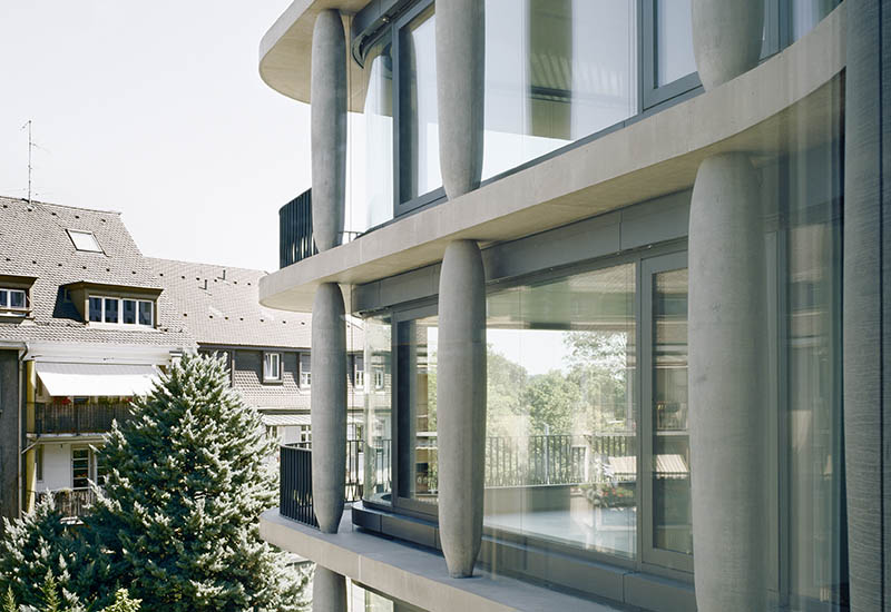 Der finale warme Farbton wurde nach mehreren Bemusterungsschritten festgelegt und spiegelt sich auch in der Wahl aller inneren Ausbauelemente.