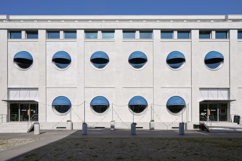 Gelungene Transformation eines 100-j&auml;hrigen Silos aus Beton: Silo Erlenmatt in Basel