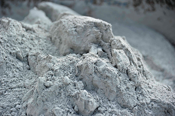 Mit einem Smart Crasher k&ouml;nnen die Fraktionen von r&uuml;ckgebautem Beton in die einzelnen Bestandteile Zement und Gesteinsk&ouml;rnung getrennt werden.