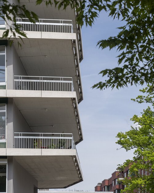 Beton bleibt als pr&auml;gendes Material sichtbar. Er steht f&uuml;r Dauer, Wandelbarkeit und die gelungene Umnutzung eines Bauwerks mit Geschichte.