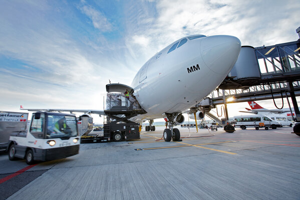100 Jahre Betonstrassen: Vernissage am Flughafen Z&uuml;rich